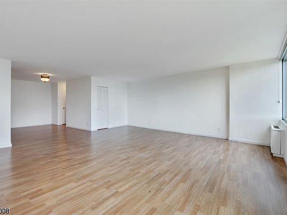 4th image of 1 Claridge Dr APT 710