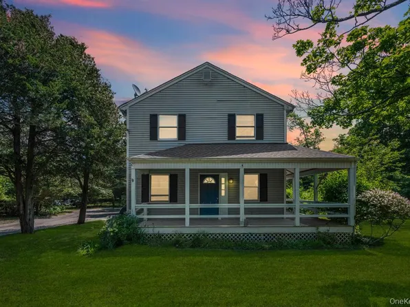 4 Cooks Lane, Westhampton, NY 11977