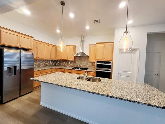 3rd image of 1526 Plumas Dr