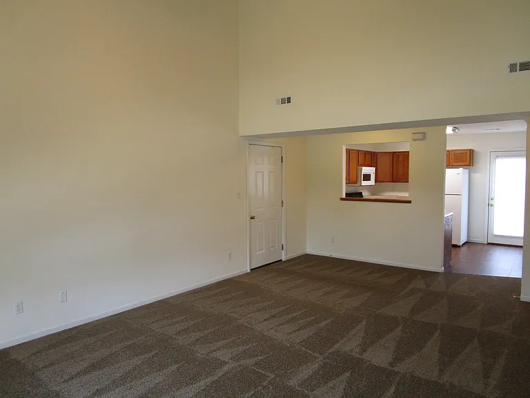 1725 Louise Cir — Photo 5