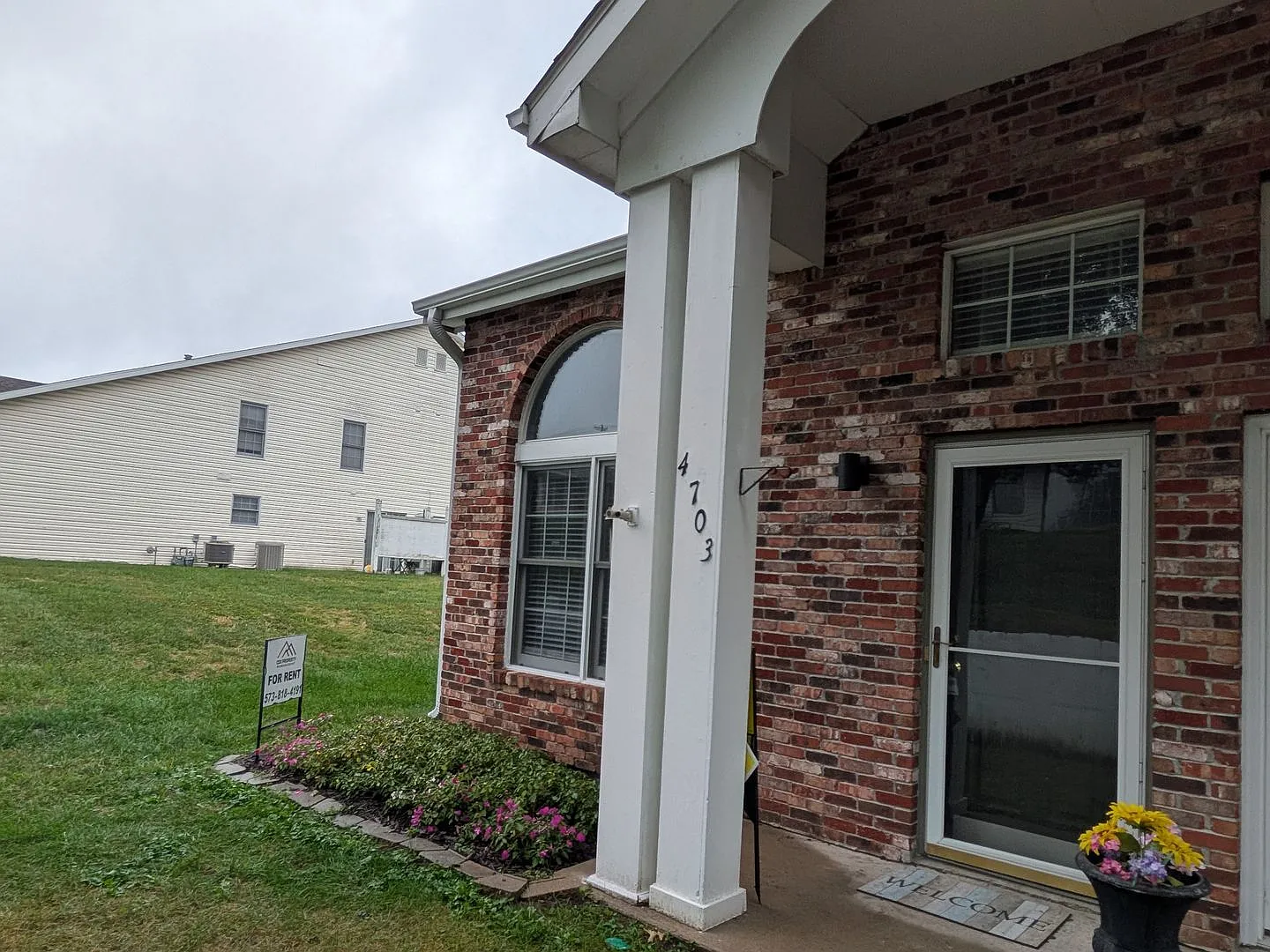 Lovely 3 Bedroom 2 Bathroom Condo — Photo 2