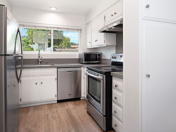 5th image of 749 Casiano Dr Unit B