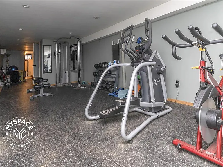 212 Starr St #2L — Photo 13