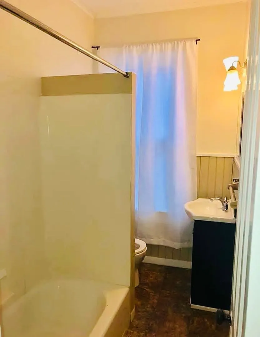 913 Nott St. — Photo 3