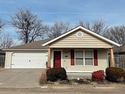 4498 W Bungalow St Photo 1