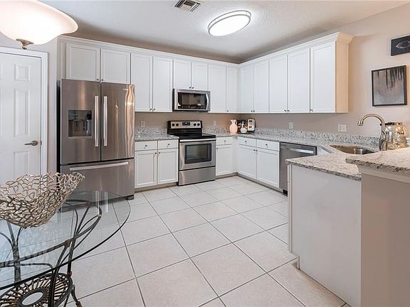 4th image of 7434 Green Tree Dr