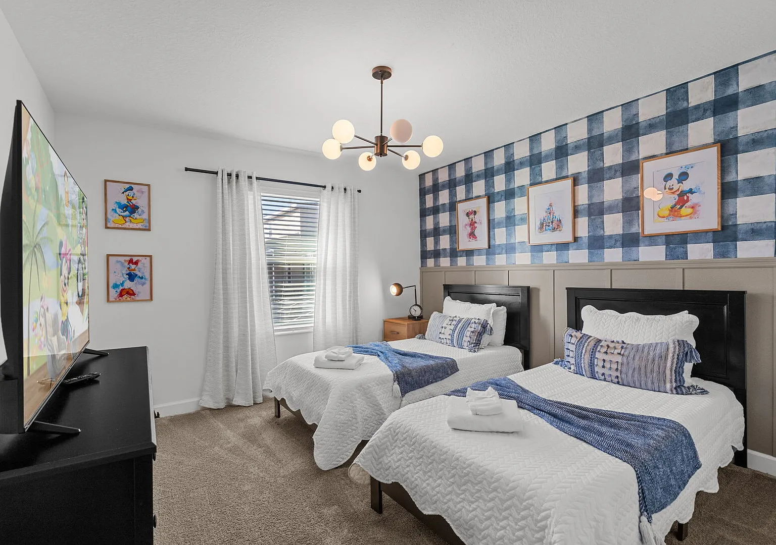 Amazing 4 Bedrooms home with Pool close to Disney — Photo 3
