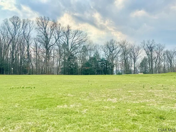 11 Rolling Hills Rd, Johnstown, PA 15905