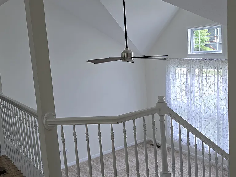 1220 NE Applewood St — Photo 3