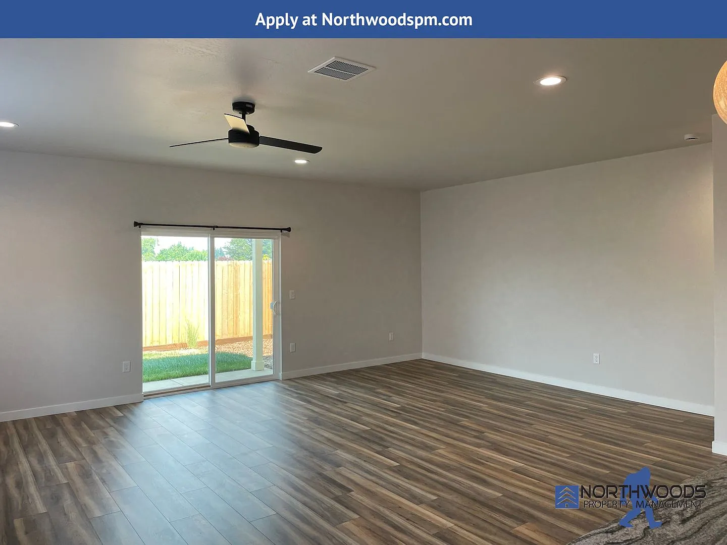 Beautiful Newer-Build 3-Bedroom Townhome — Photo 3