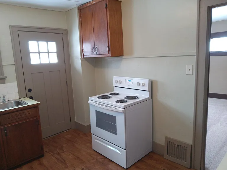 739 King St — Photo 8