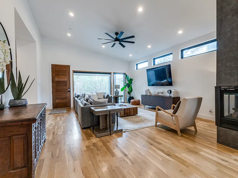 6023 Richmond Ave — Photo 8