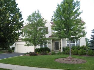 7398 Clarewood Ln, Gurnee, IL 60031