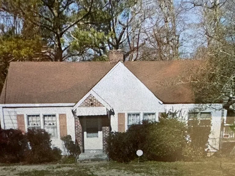 1835 Broad Ave — Photo 1