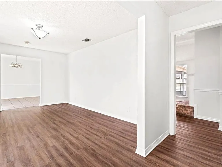 1240 Lynchburg Ct — Photo 13