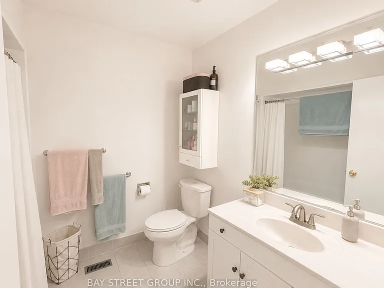 137 Bonham Blvd — Photo 9