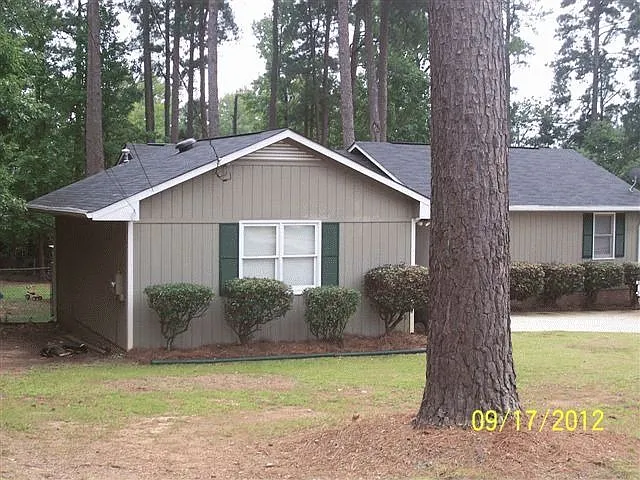 160 Winston Dr photo 1