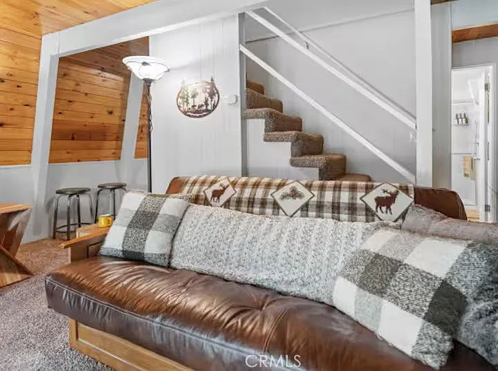 1056 Sierra Ave — Photo 6