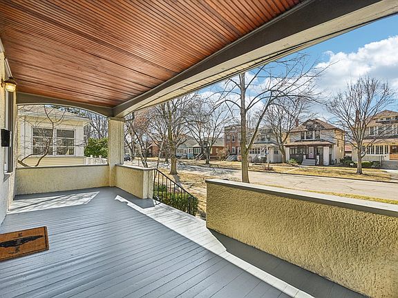 3rd image of 810 S Lombard Ave