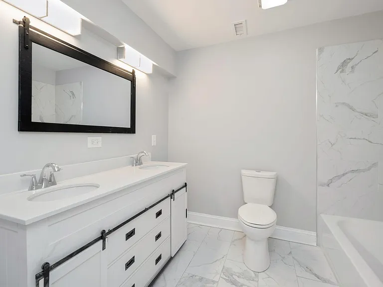 4928 S Saint Lawrence Ave #B — Photo 13