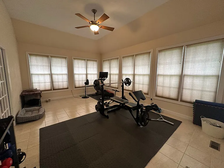 1320 Club House Dr — Photo 21