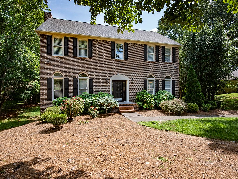 1st image of 528 E Fox Den Dr