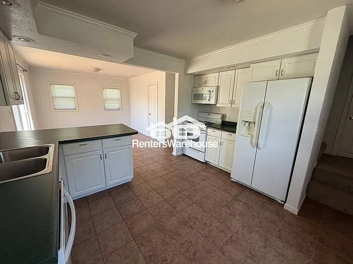 4 bed, 2.0 bath, 1397 sqft, $2,395 — Photo 4