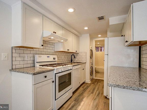 Kitchen and Washer/Dryer