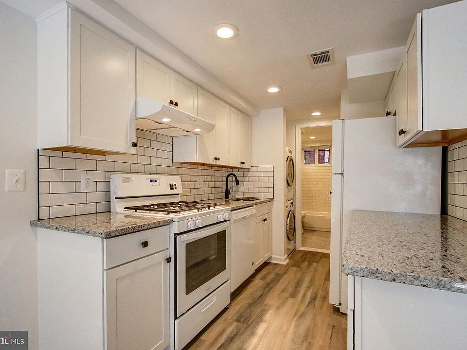 Kitchen and Washer/Dryer