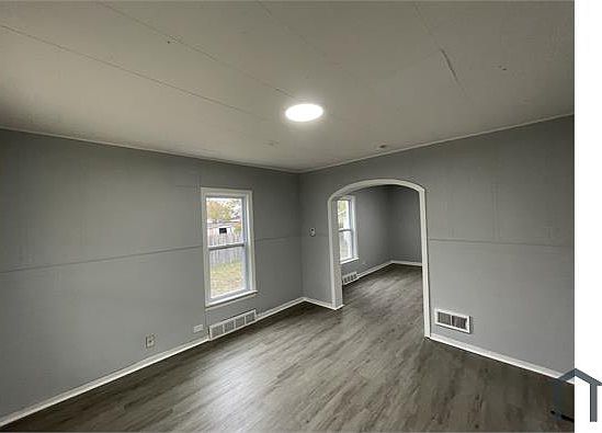 5th image of 407 W 23rd St