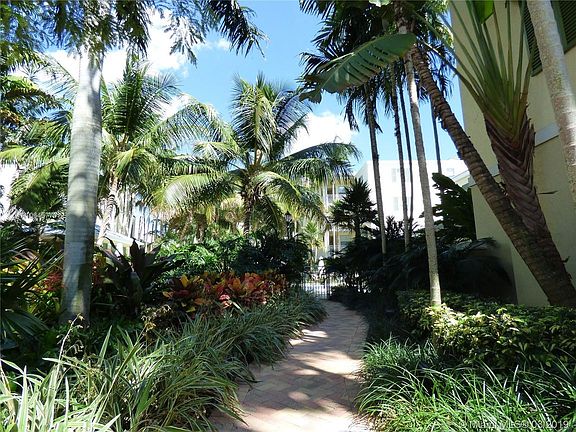 4th image of 7520 SW 102nd St #204