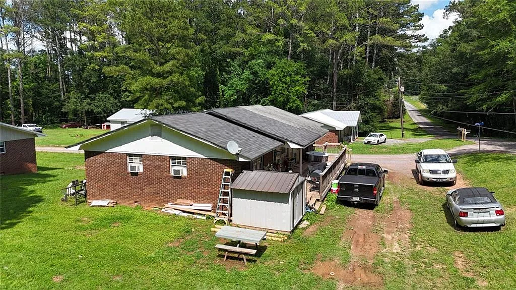 2 bed, 1.0 bath, 826 sqft, $950 — Photo 2