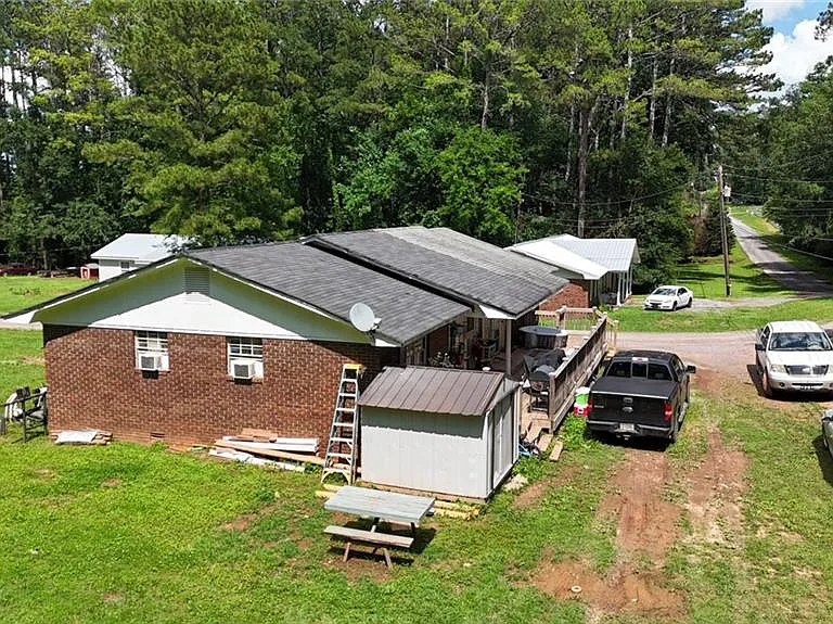 120 Foothill Dr — Photo 2