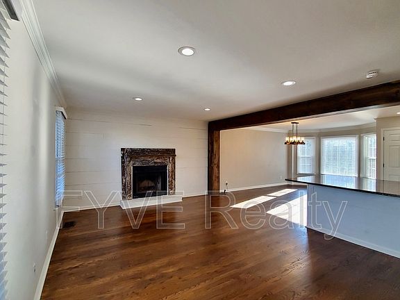 2nd image of 547 Hopewood Ct