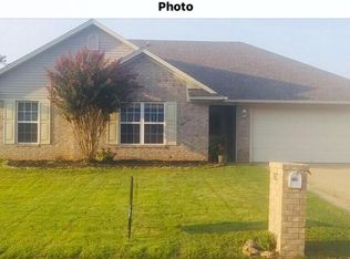 700 Nikolas St, Lavaca, AR 72941