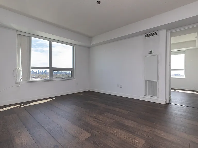 1420 Dupont St — Photo 6
