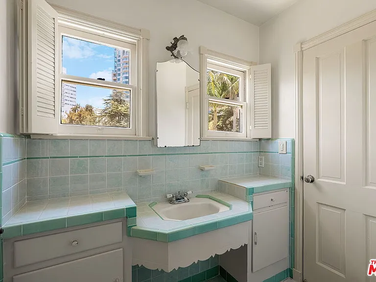 1063 Selby Ave — Photo 13