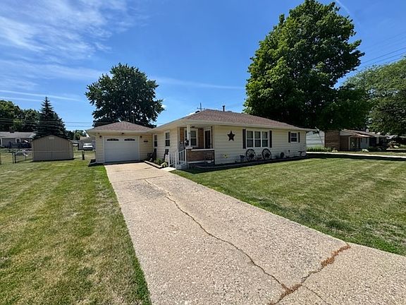 2nd image of 915 W 19th St