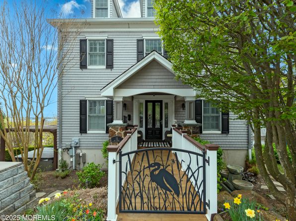 12 Bay Street, Highlands, NJ 07732