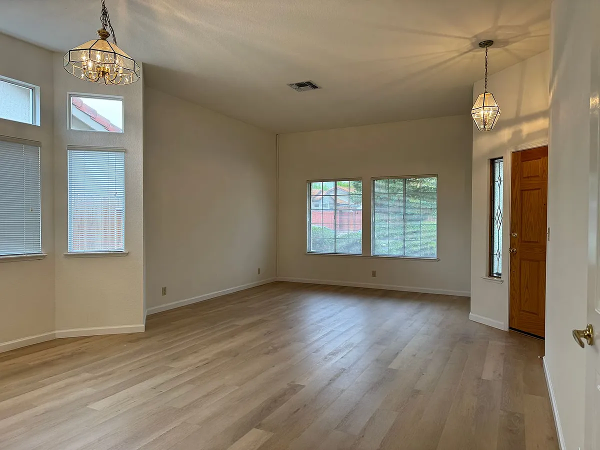 Building Photo - 1422 Lorimer Way