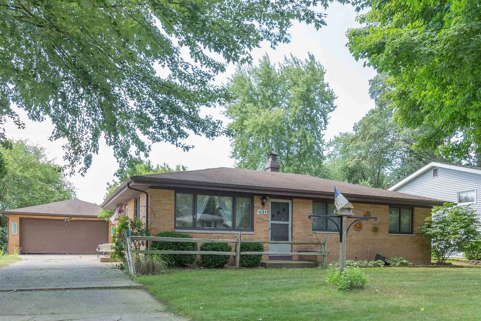 19180 Wedgewood Dr photo 1