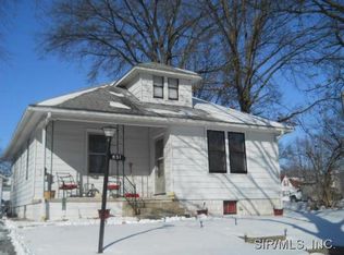 851 9th St, Carlyle, IL 62231