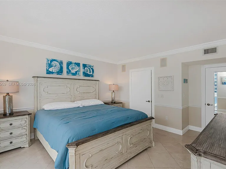 8855 Collins Ave #8J — Photo 17