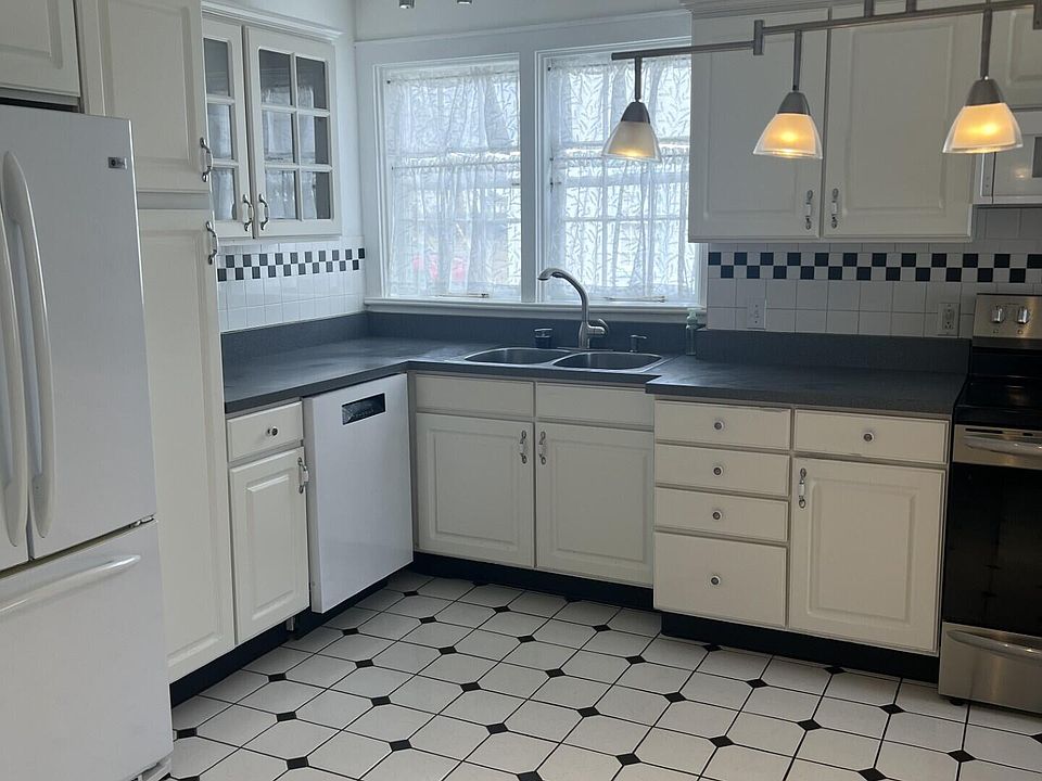 90 Beekman St, Plattsburgh, NY 12901 Zillow