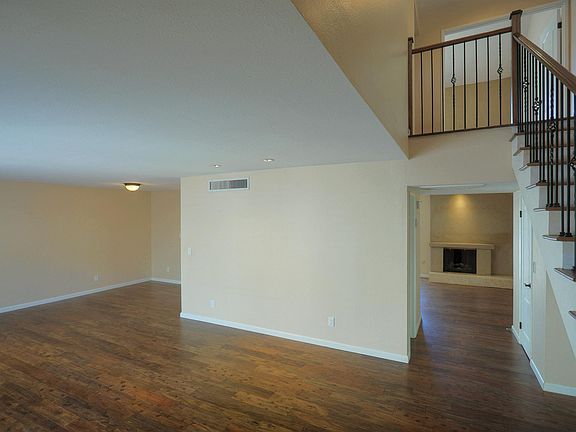 3rd image of 1010 E Driftwood Dr
