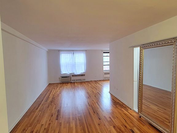 5th image of 599 E 7th St APT L5