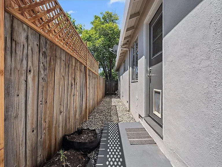 817 Oakland Ave — Photo 27