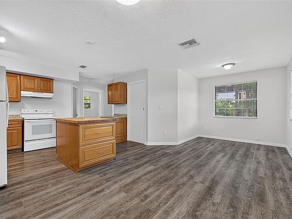 3rd image of 397 SW 2ND STREET