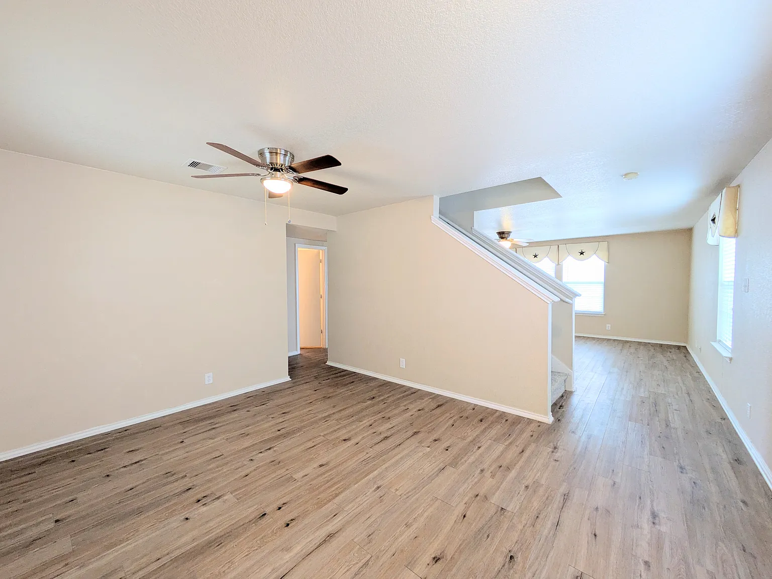 3 bed, 2.5 bath, 2138 sqft, $1,950 — Photo 3