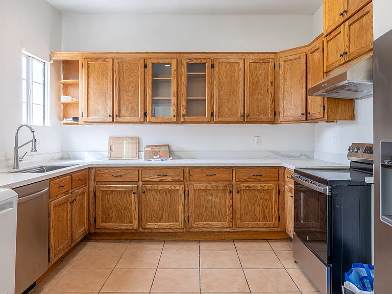 1481 Pomona Ave — Photo 5